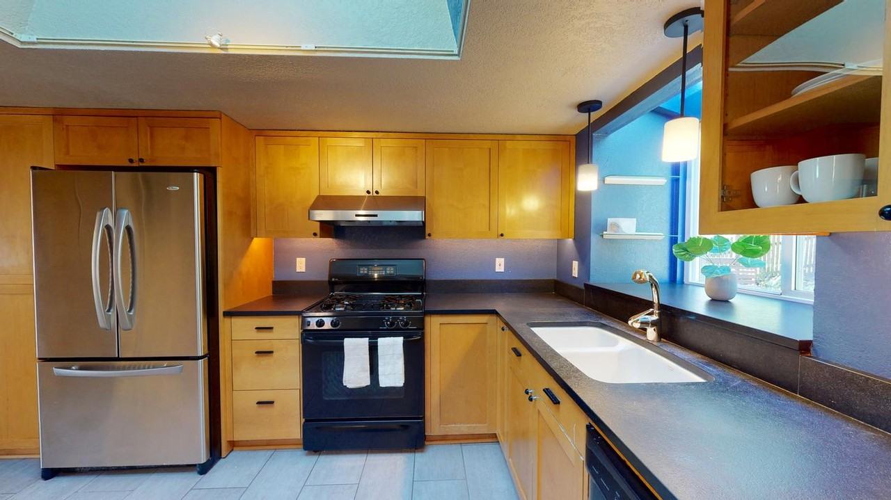 Contemporary West Seattle home with large deck - Photo 6 of 18