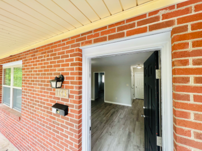 1143 Alexander St - Photo 2 of 50