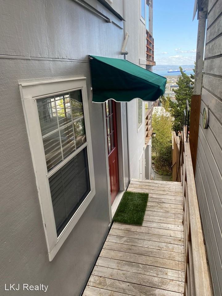 615 Connecticut St - Photo 3 of 30