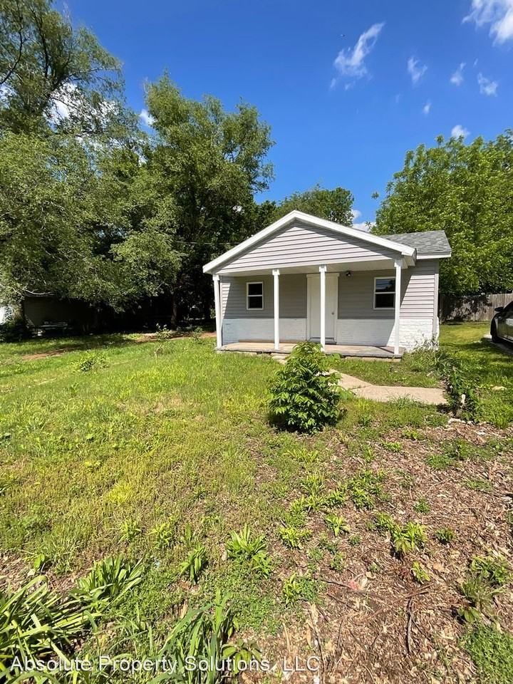 1536 N Golden Ave - Photo 2 of 17