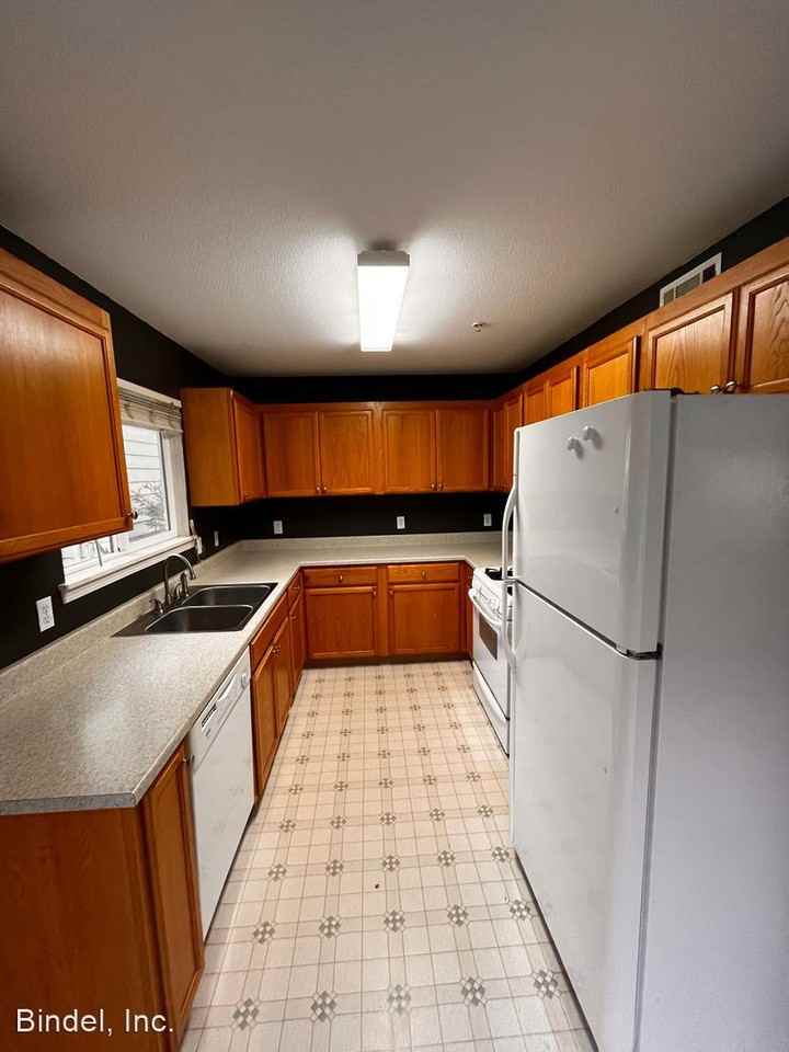 2945 Rainbow Ln - Photo 3 of 14