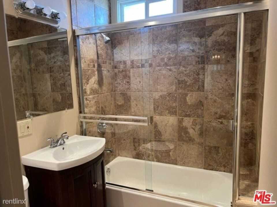 6103 S Fairfax Ave - Photo 3 of 10