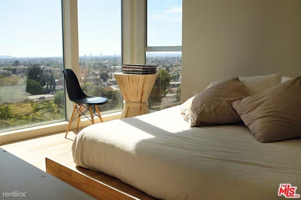 1729 Lucile Ave - Photo 2 of 10