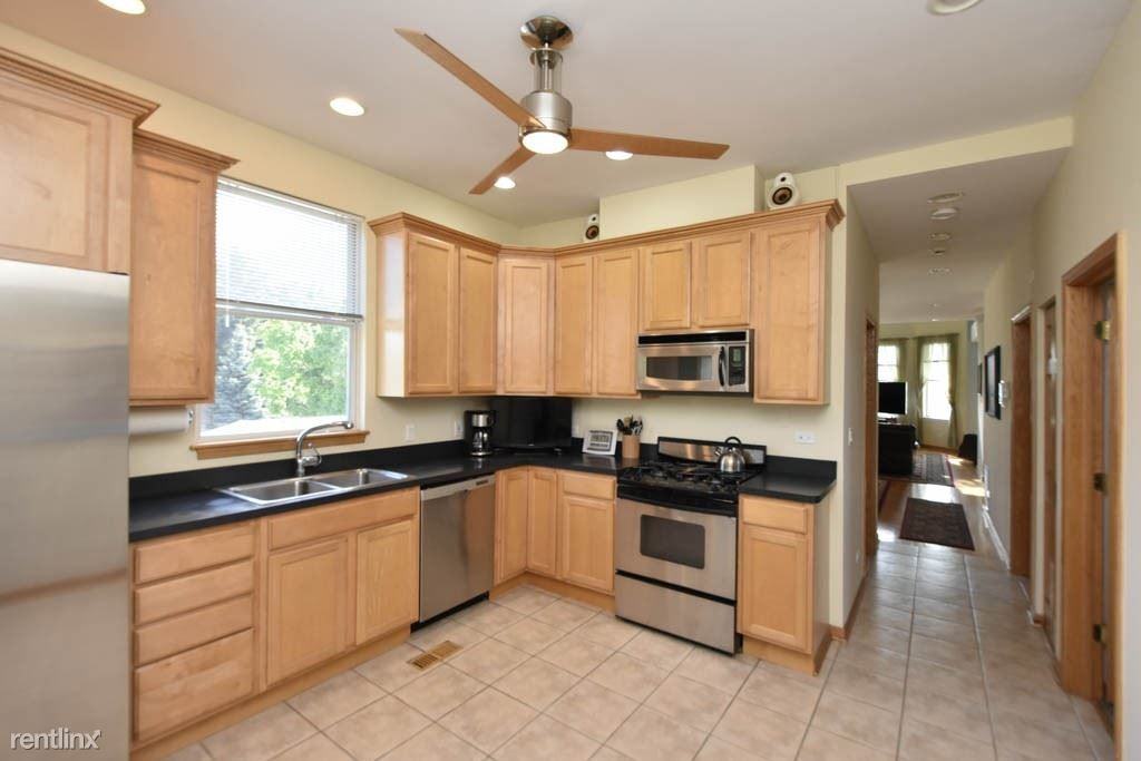 3905 N Francisco Ave #7 - Photo 3 of 21