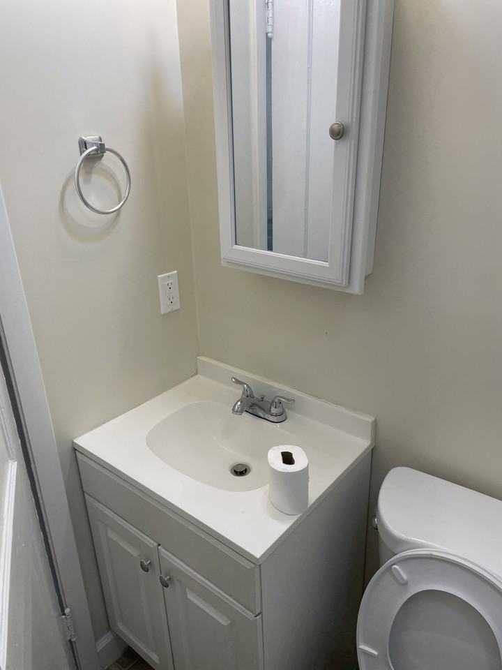 205 Wiley St #B - Photo 2 of 9