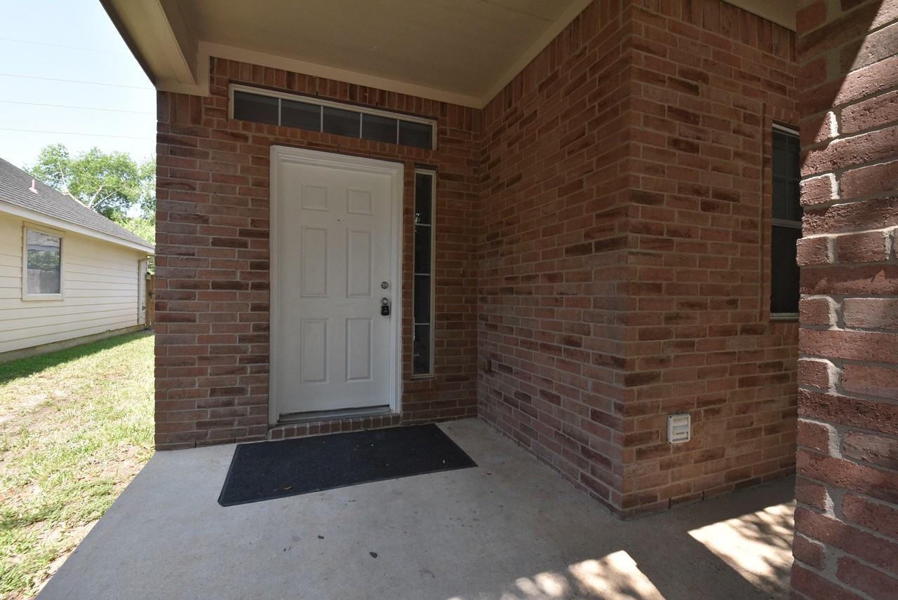 21603 Falvel Lake Dr - Photo 2 of 47