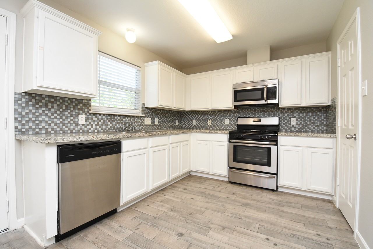 21603 Falvel Lake Dr - Photo 7 of 47