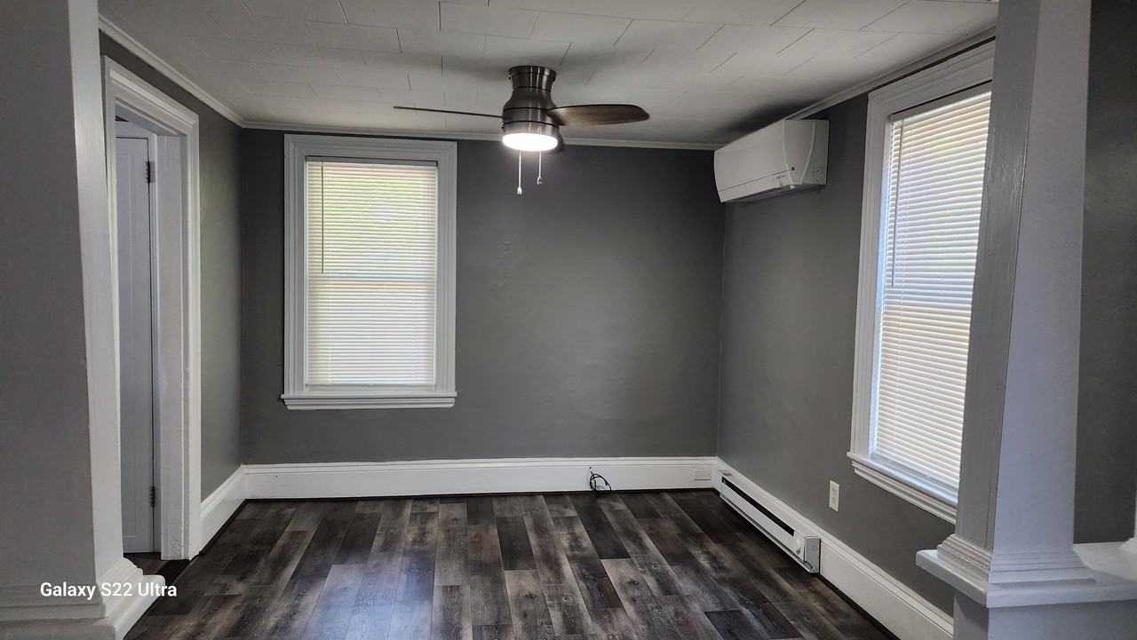 48 Smith St #B - Photo 2 of 9