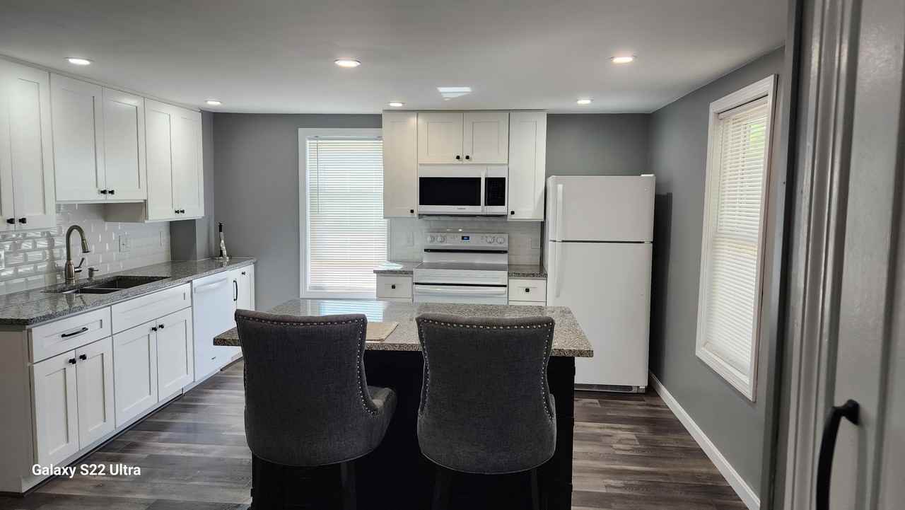 48 Smith St #B - Photo 3 of 9