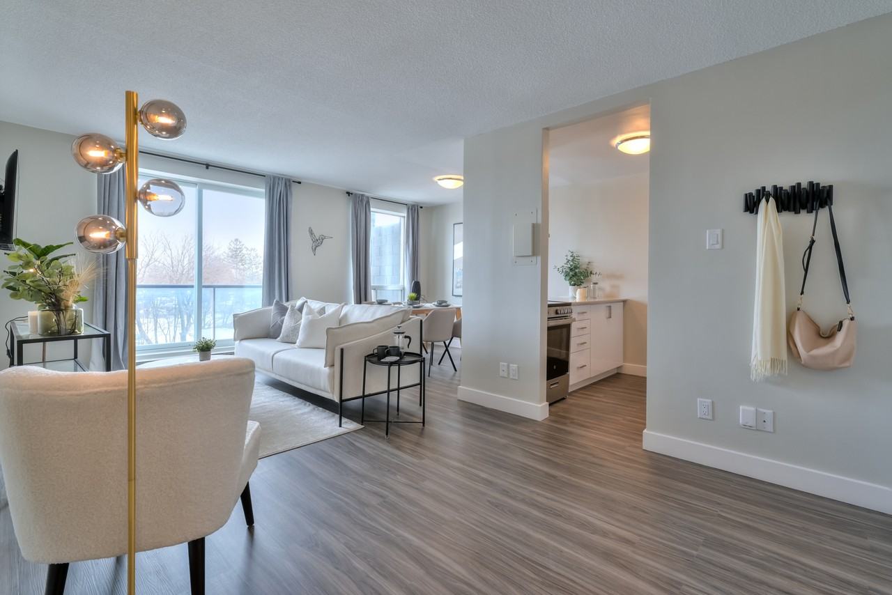 Pinewood Heights Apartments 838 Pinewood Cres, Ottawa, ON K2B 8B7