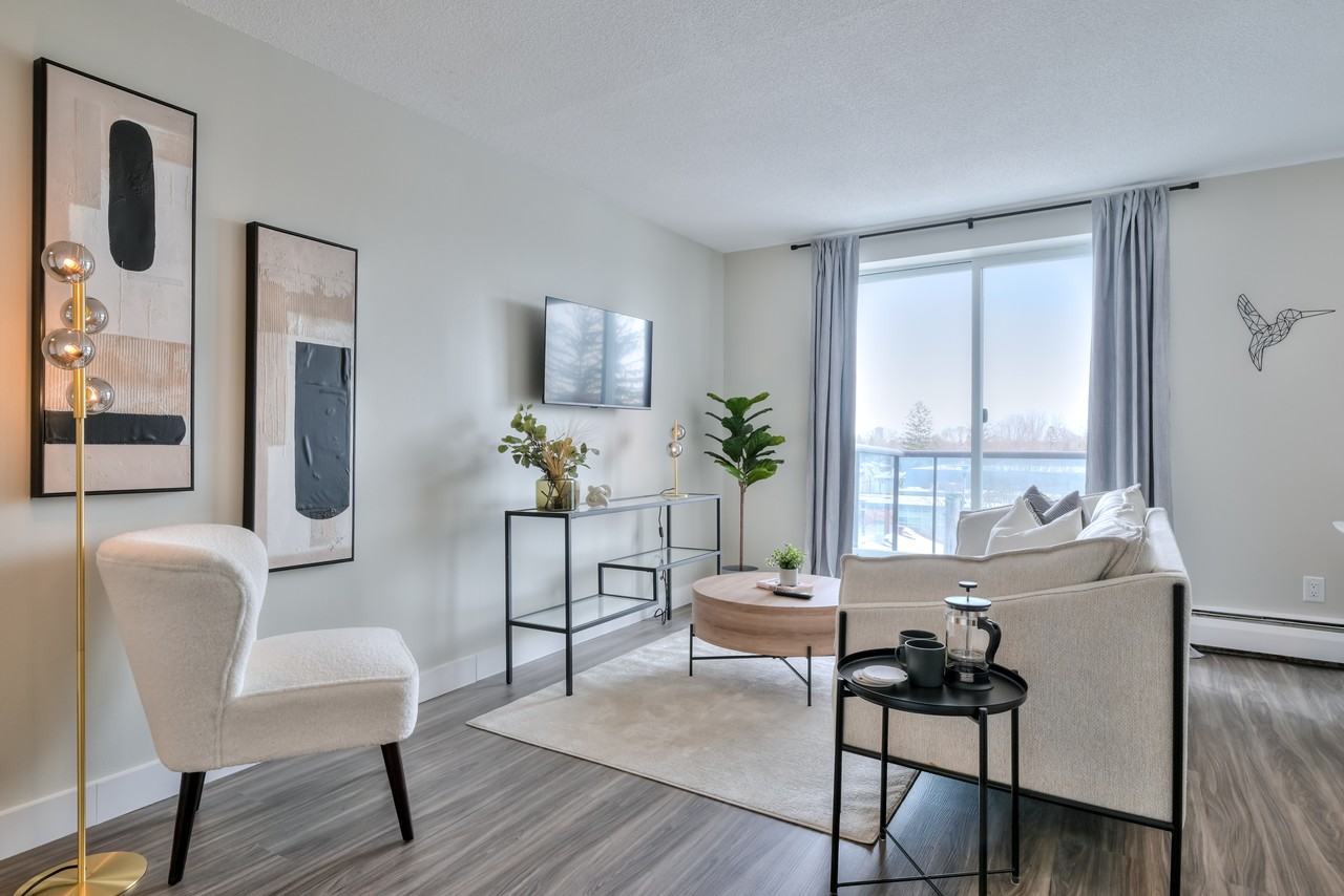 Pinewood Heights Apartments 838 Pinewood Cres, Ottawa, ON K2B 8B7