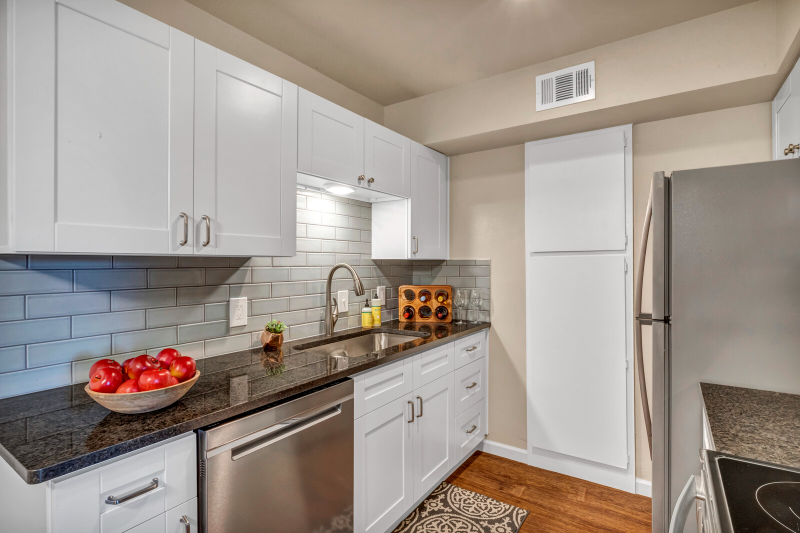 525 Jones Ave - Photo 3 of 17