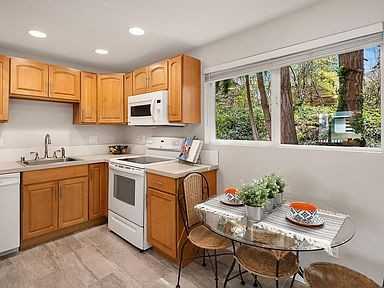 3625 Ne 7th Pl #NA - Photo 2 of 10