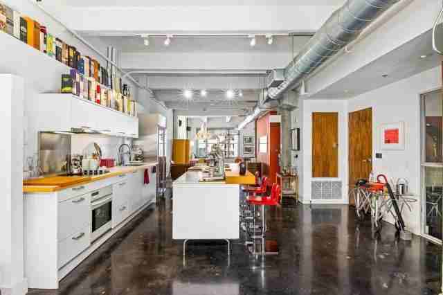 814 S Spring St - Photo 2 of 28