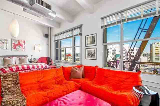 814 S Spring St - Photo 3 of 28