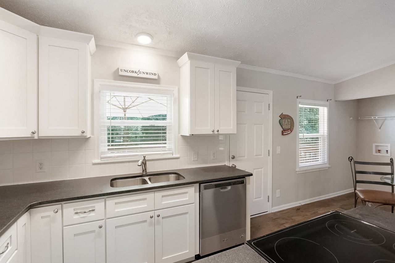 Audrey Pl Nw - Photo 5 of 6