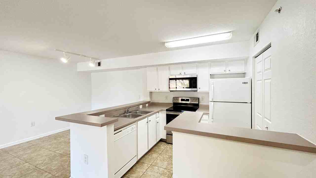 191 Sw Palm Dr #191-103 - Photo 4 of 36