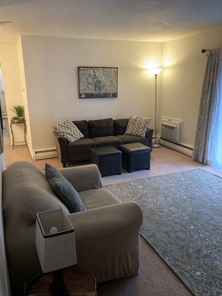 2135 W Walnut St - Photo 2 of 9