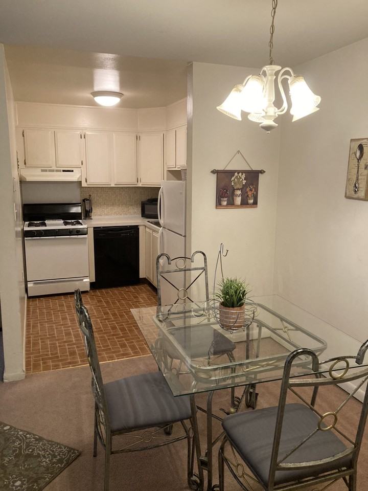 2135 W Walnut St - Photo 3 of 9