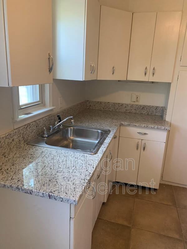 21141 Ridgedale St - Photo 2 of 10