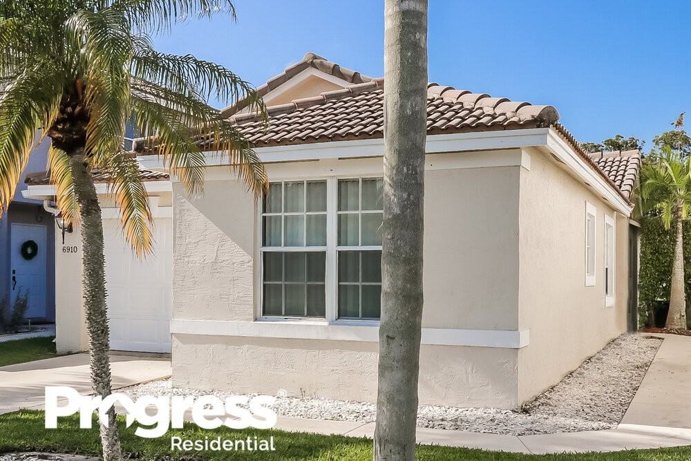 6910 Big Pine Key St - Photo 3 of 16