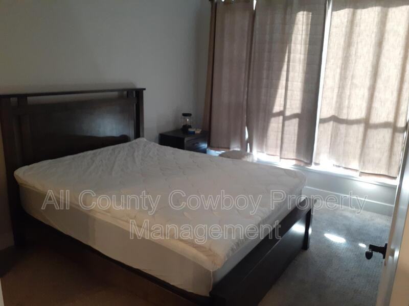 2325 E Grand Ave #B3 - Photo 5 of 13