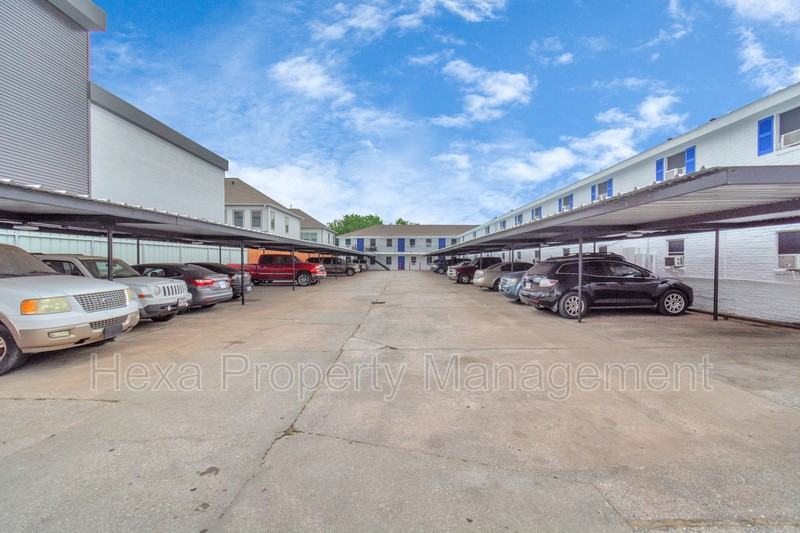 11211 S Post Oak Rd - Photo 7 of 37