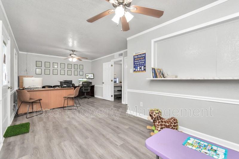 11211 S Post Oak Rd - Photo 3 of 37