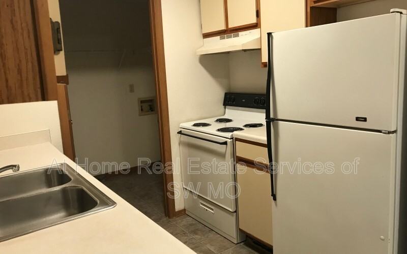 753 E Bain St - Photo 4 of 10