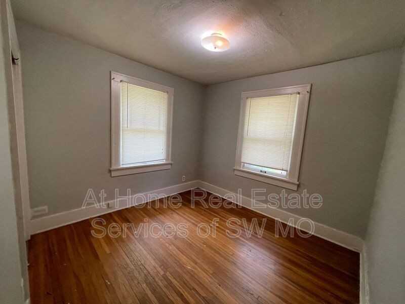 1248 E Harrison St - Photo 2 of 5