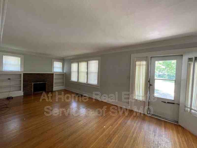 1248 E Harrison St - Photo 3 of 5