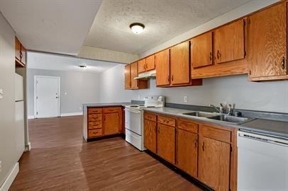 Broadway Place Apartments - Photo 3 of 27