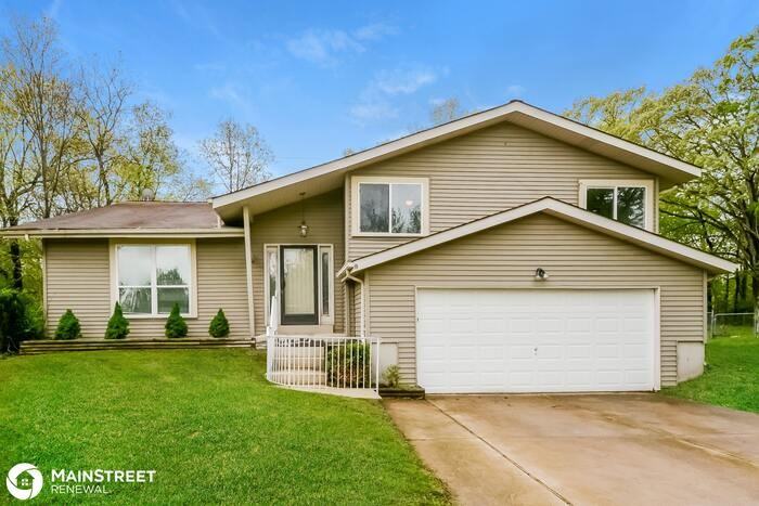 2649 Carolyn Circle Dr - Photo 2 of 18