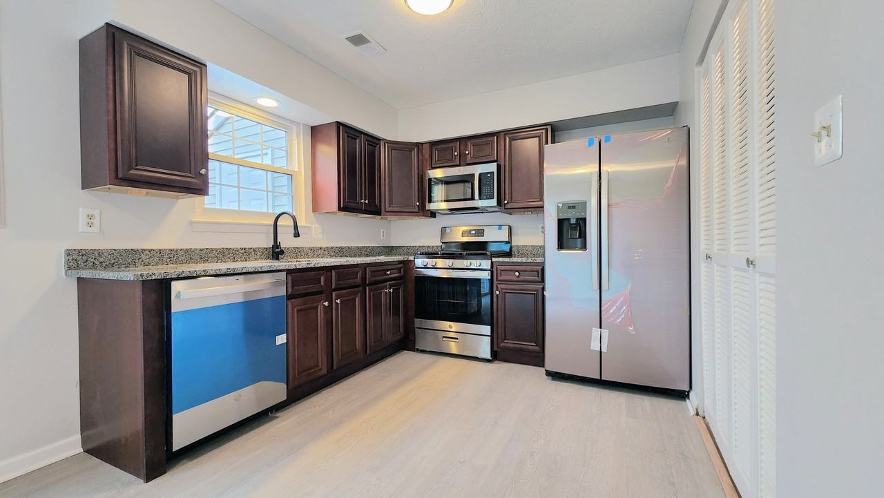 19623 Rhinestone Dr - Photo 3 of 10