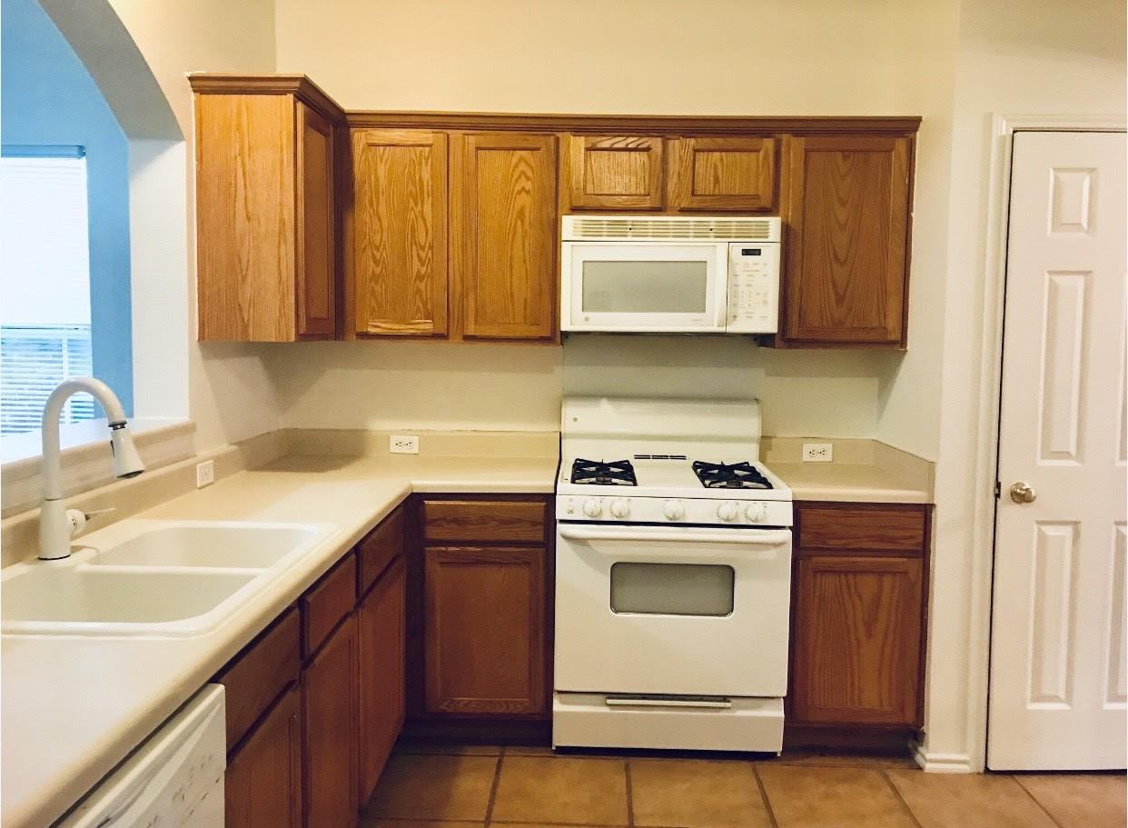 149 Maplewood N #1 - Photo 3 of 17