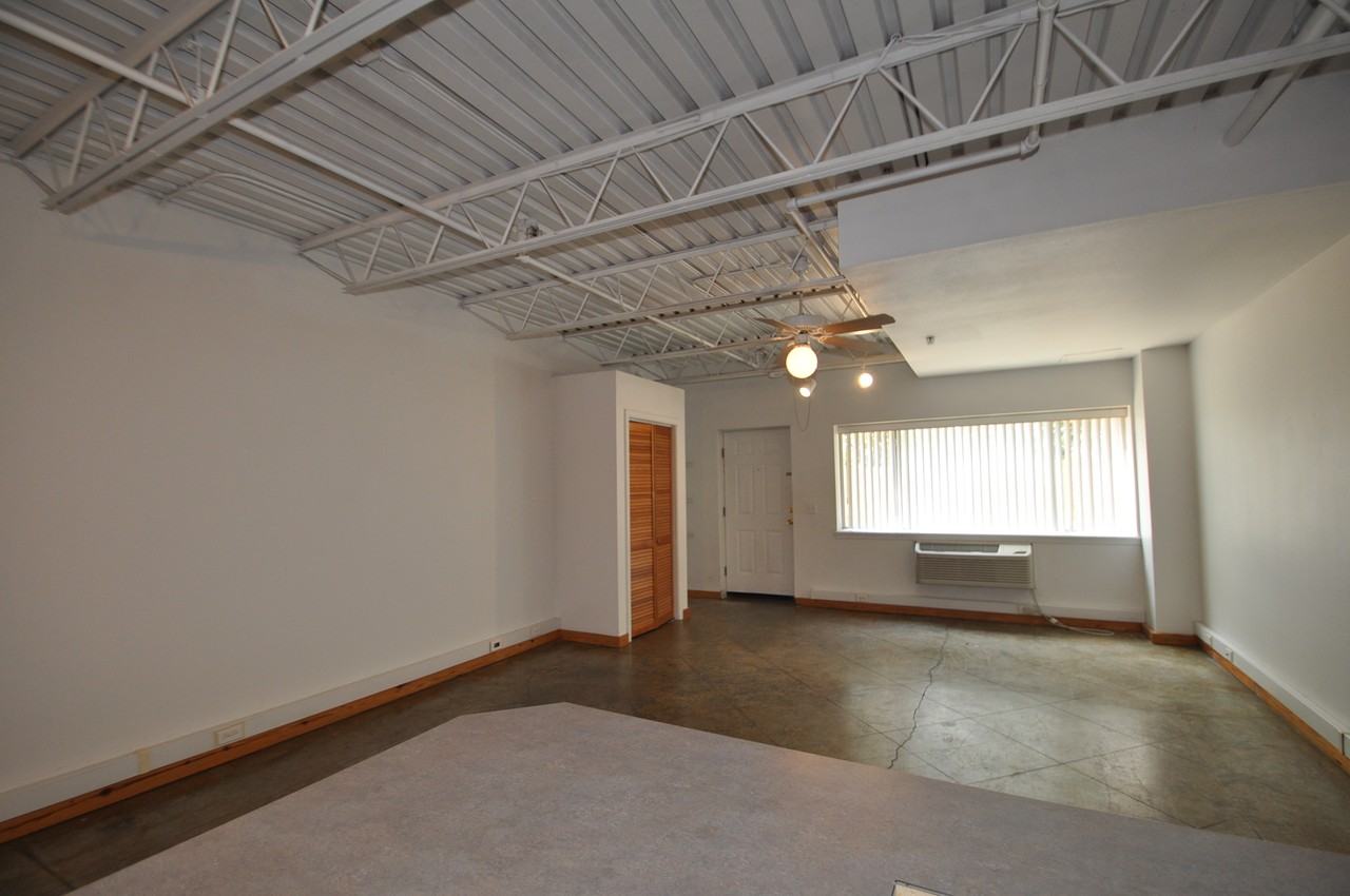 1031 N Molly Ct #1031 - Photo 2 of 8