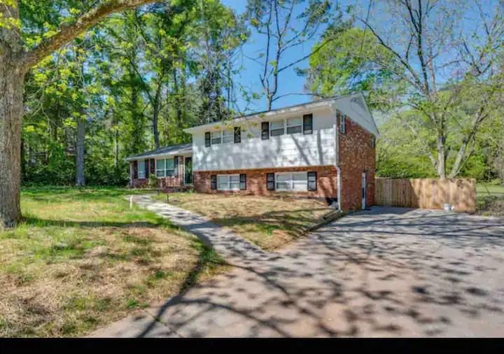 4429 Herschel Rd - Photo 3 of 30