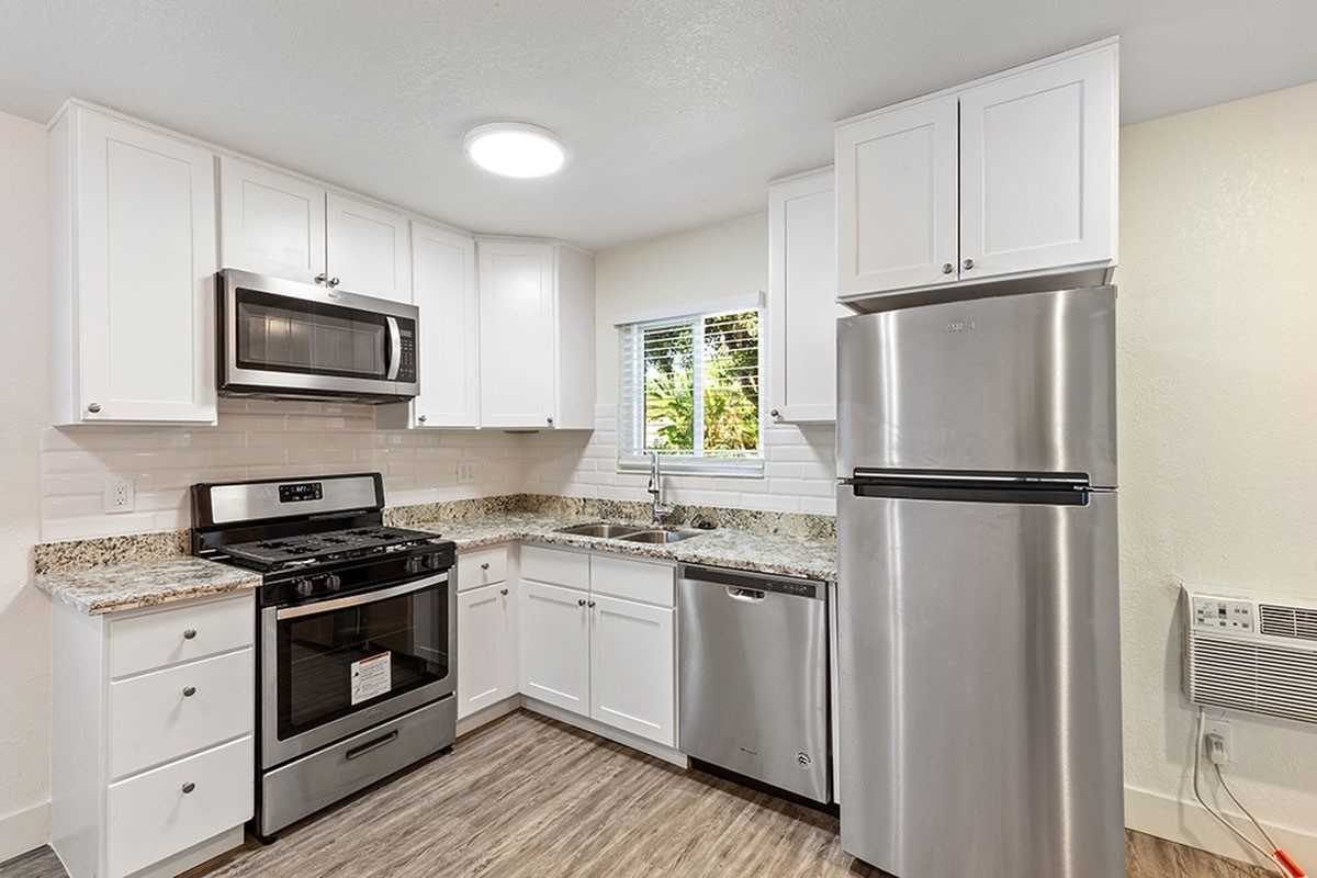 Glenbrook Apartments - Photo 5 of 25