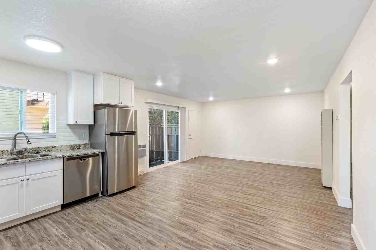 Glenbrook Apartments - Photo 7 of 25