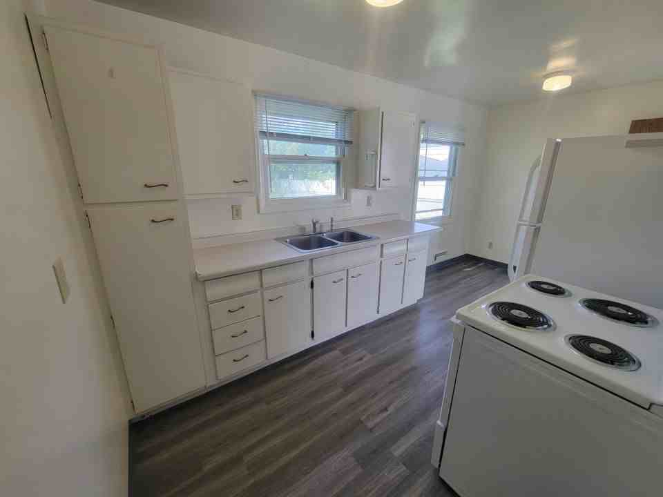 4222 Phillip St - Photo 3 of 11