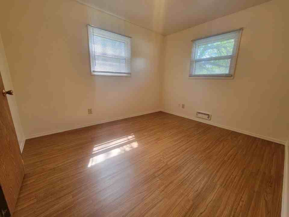 4222 Phillip St - Photo 5 of 11