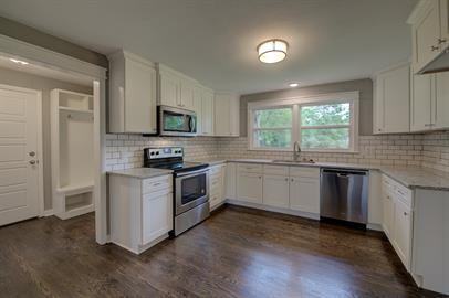 4413 N Grand Ave - Photo 2 of 10