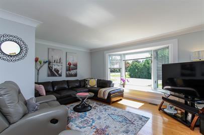 39 Sycamore Dr - Photo 2 of 23