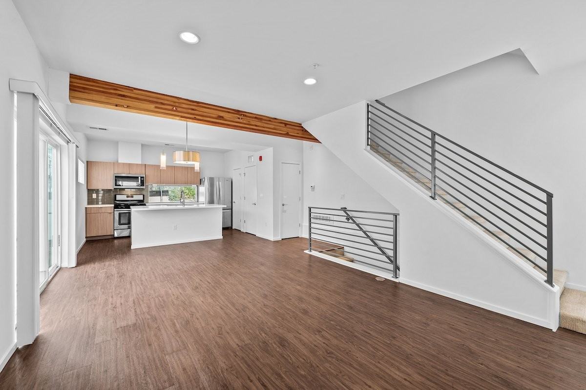 1711 Hooker St - Photo 5 of 16