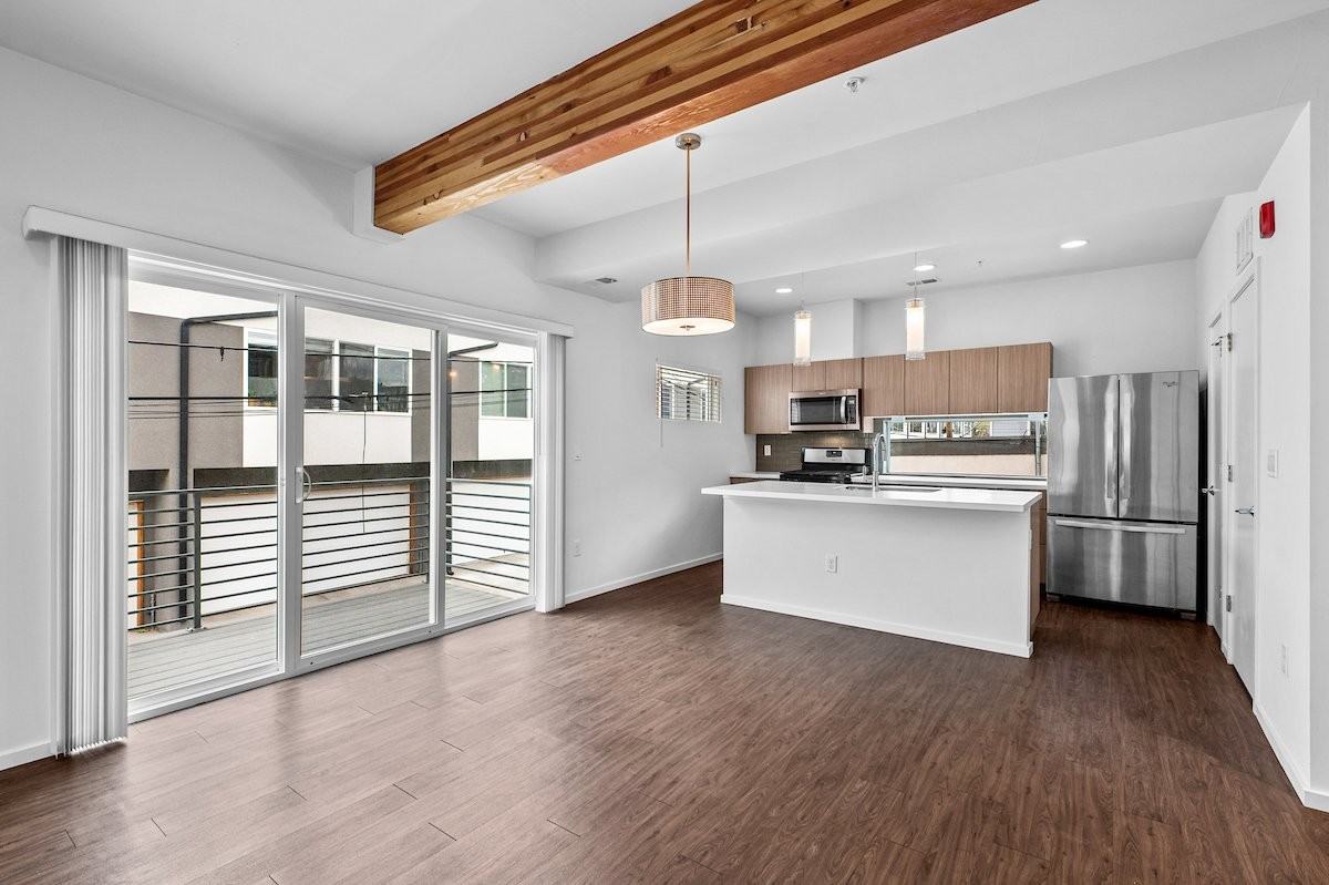 1711 Hooker St - Photo 6 of 16