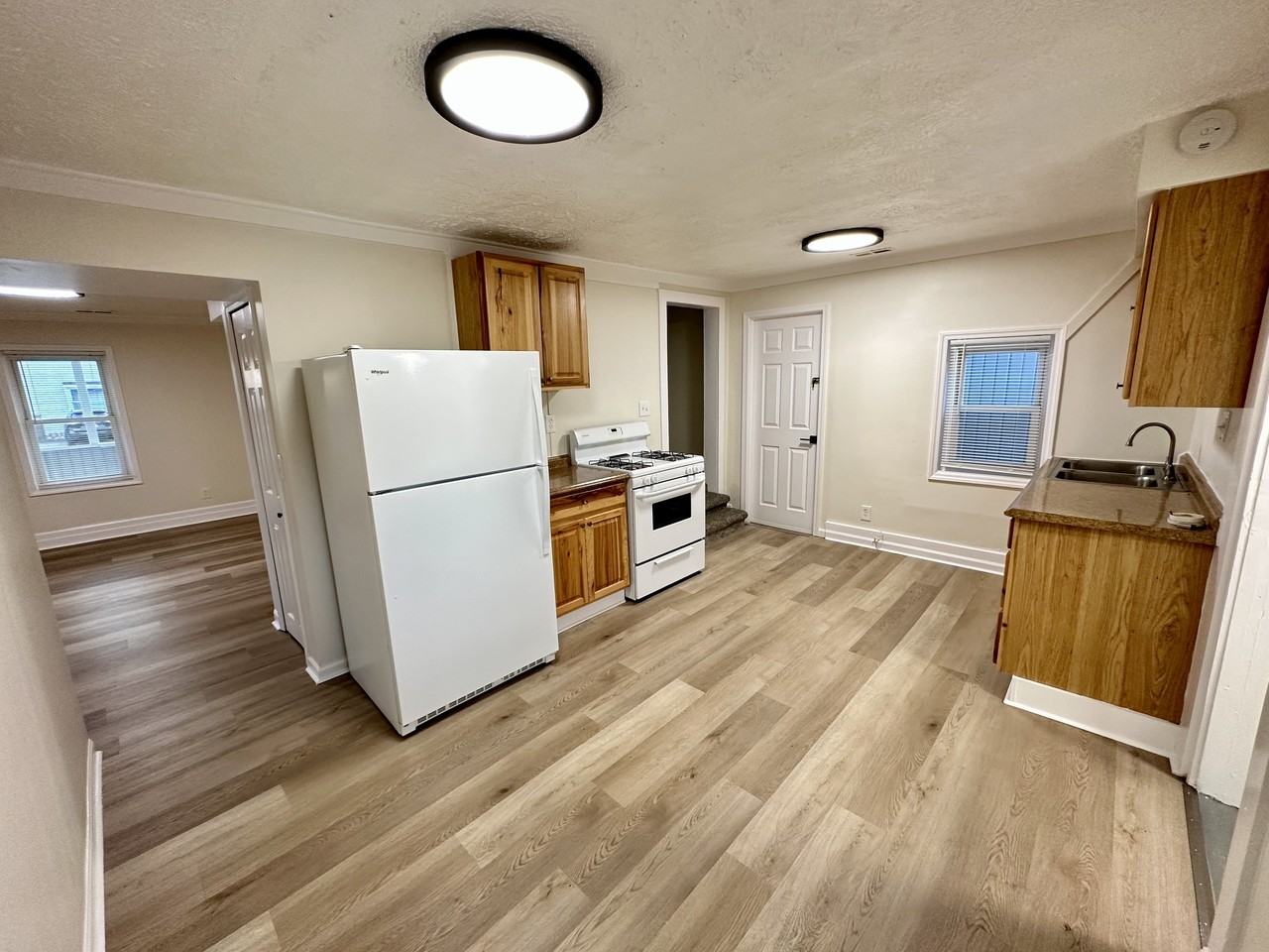 306 N Saginaw St #1 - Photo 2 of 12