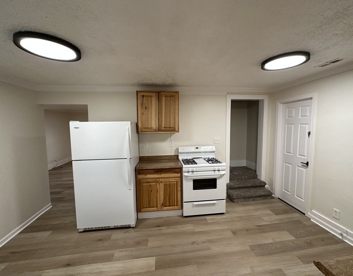 306 N Saginaw St #1 - Photo 3 of 12