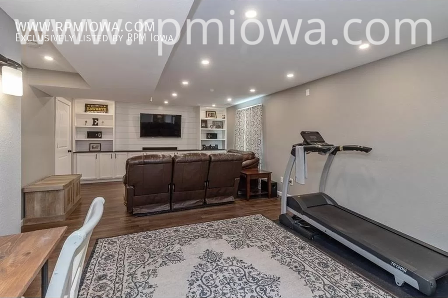 600 37th St Sw - Photo 2 of 17