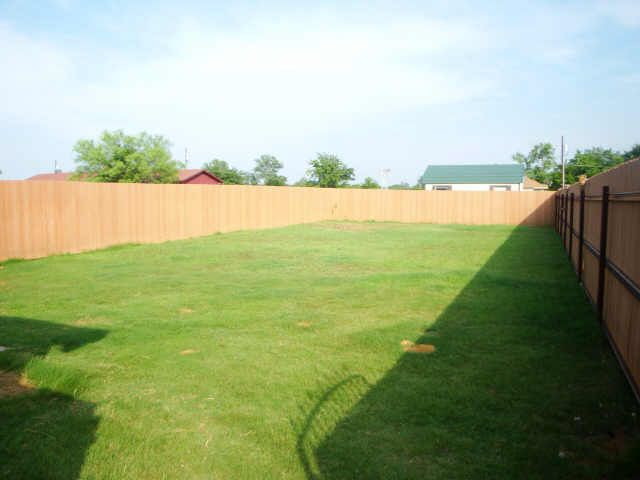 217 Hilltop Dr - Photo 3 of 20