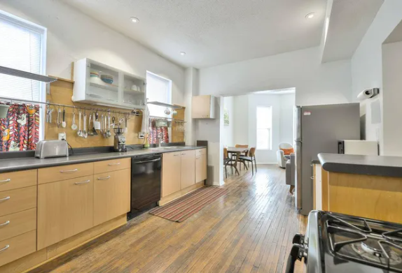 404 W 17th St - Photo 4 of 7